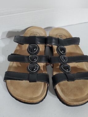 Taos Sz 7 Black Strappy Slide Sandals with Decorative Buttons